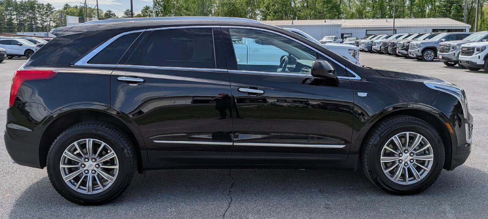 Used 2017 Cadillac XT5 Luxury w/ Driver Awareness Package AWD/4WD image 6