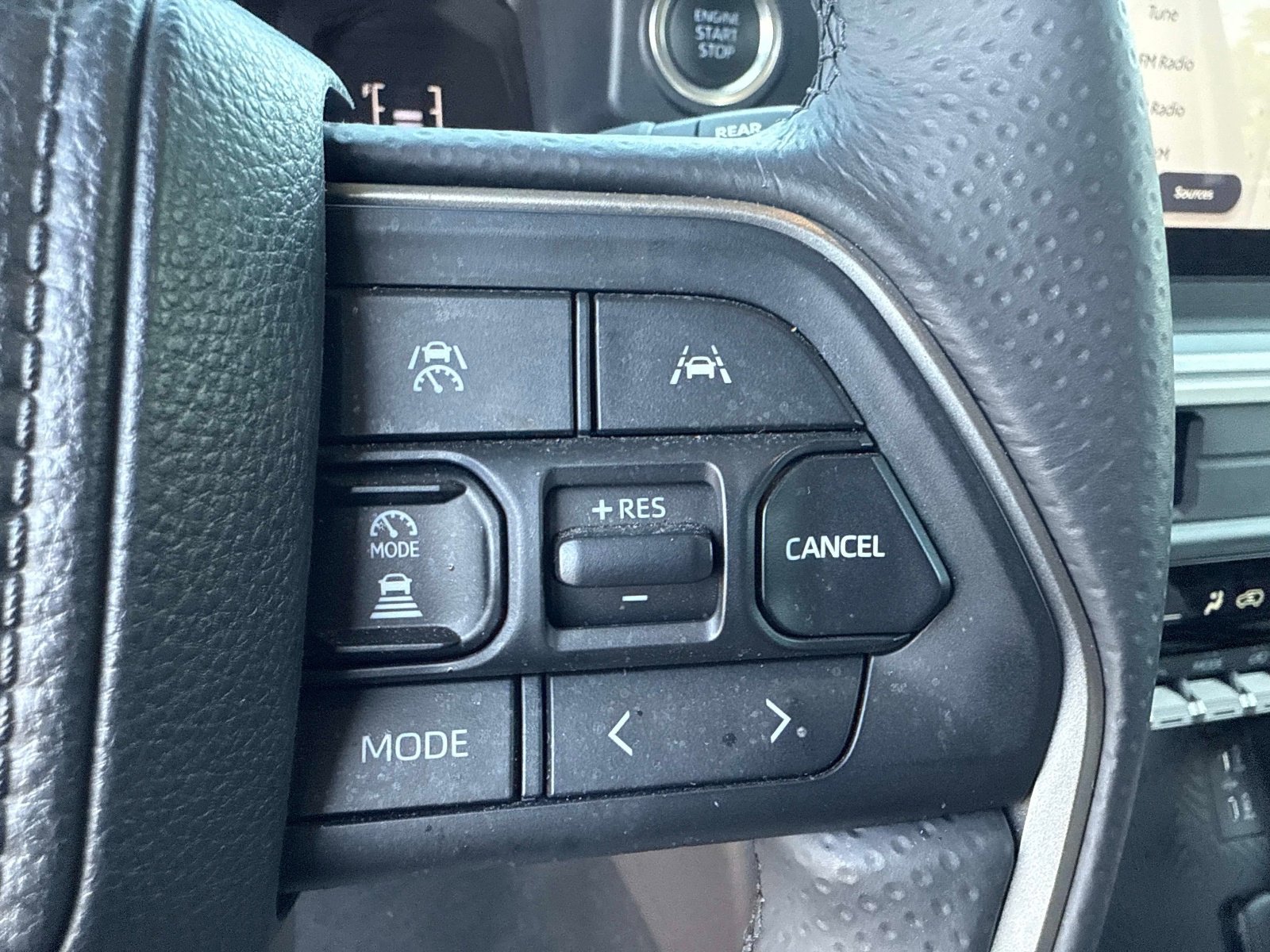 Used 2025 Toyota 4Runner SR5 AWD/4WD image 27