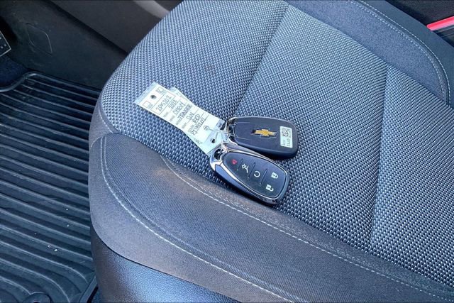 Used 2023 Chevrolet Traverse LT w/ Rear Camera Mirror Package image 11