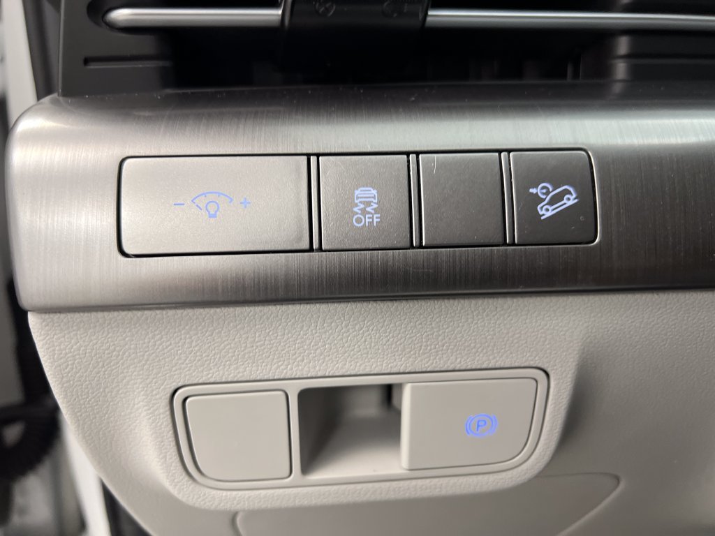 Used 2025 Hyundai Kona SEL FWD image 43
