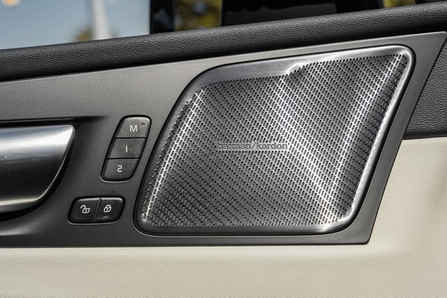 New 2026 Volvo XC60 B5 Ultra w/ Protection Package Premier image 38