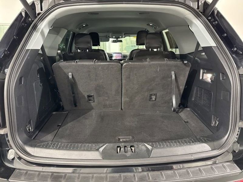 Used 2022 Ford Explorer XLT w/ Equipment Group 202A image 13