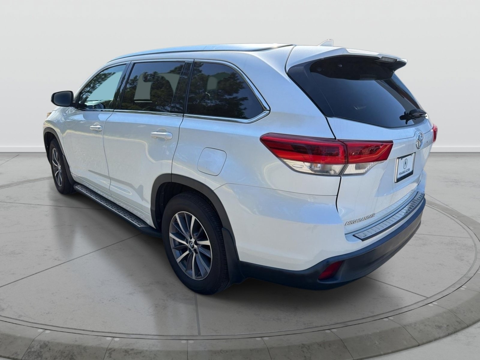 Used 2018 Toyota Highlander XLE AWD/4WD image 5