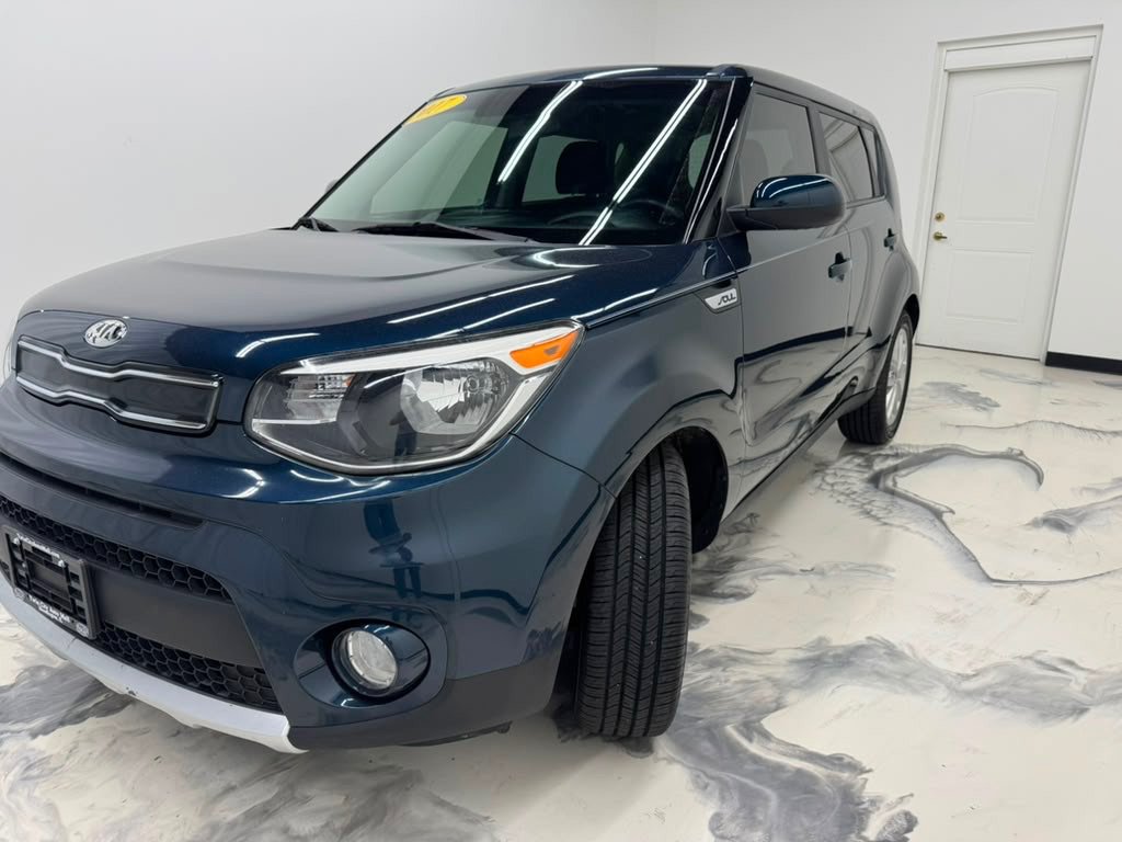 Used 2017 Kia Soul + FWD image 4