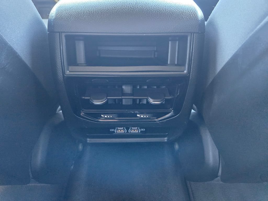 Used 2023 Jeep Grand Cherokee Laredo AWD/4WD image 10