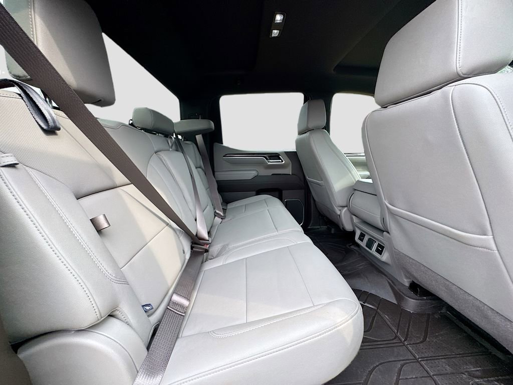 Used 2025 Chevrolet Silverado 1500 LTZ image 26