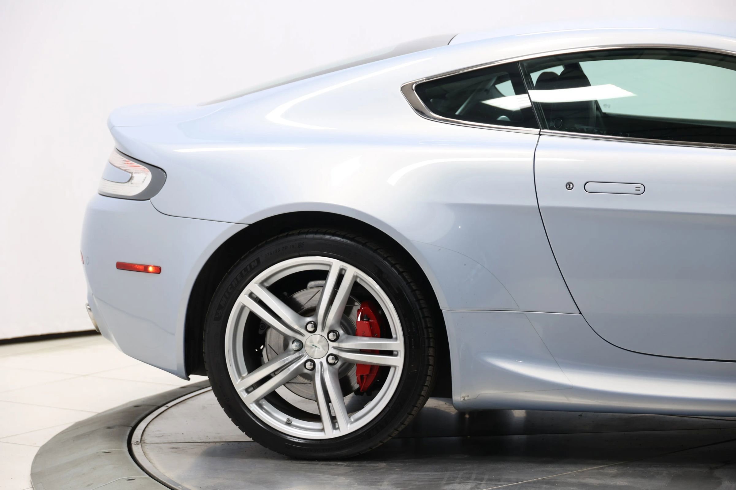 Used 2011 Aston Martin V8 Vantage Coupe image 50