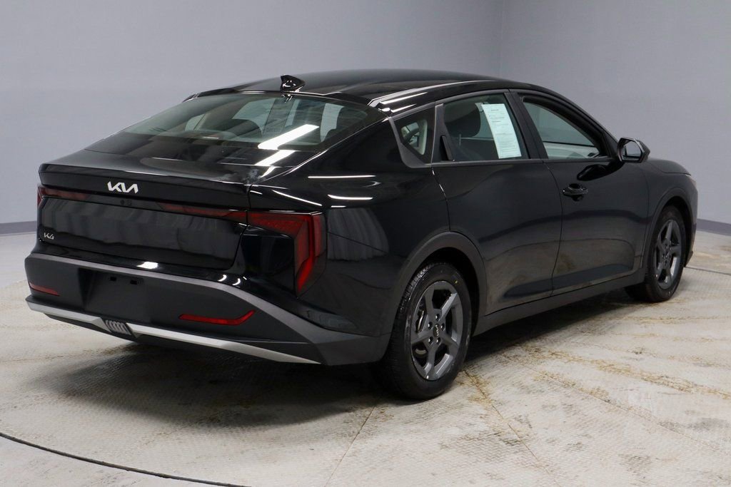 Used 2025 Kia K4 LXS image 11