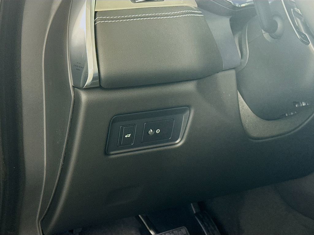 New 2026 Jaguar F-PACE R-Dynamic S image 10