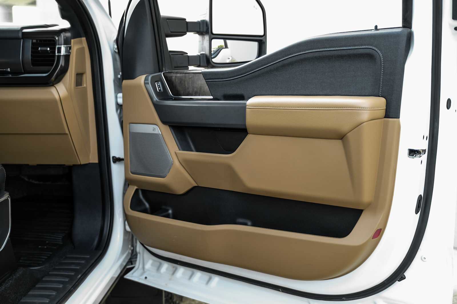 Used 2023 Ford F350 Lariat w/ FX4 Off-Road Package image 42