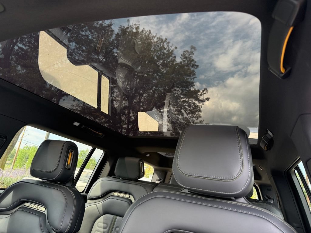 Used 2025 Rivian R1S Adventure AWD/4WD image 28