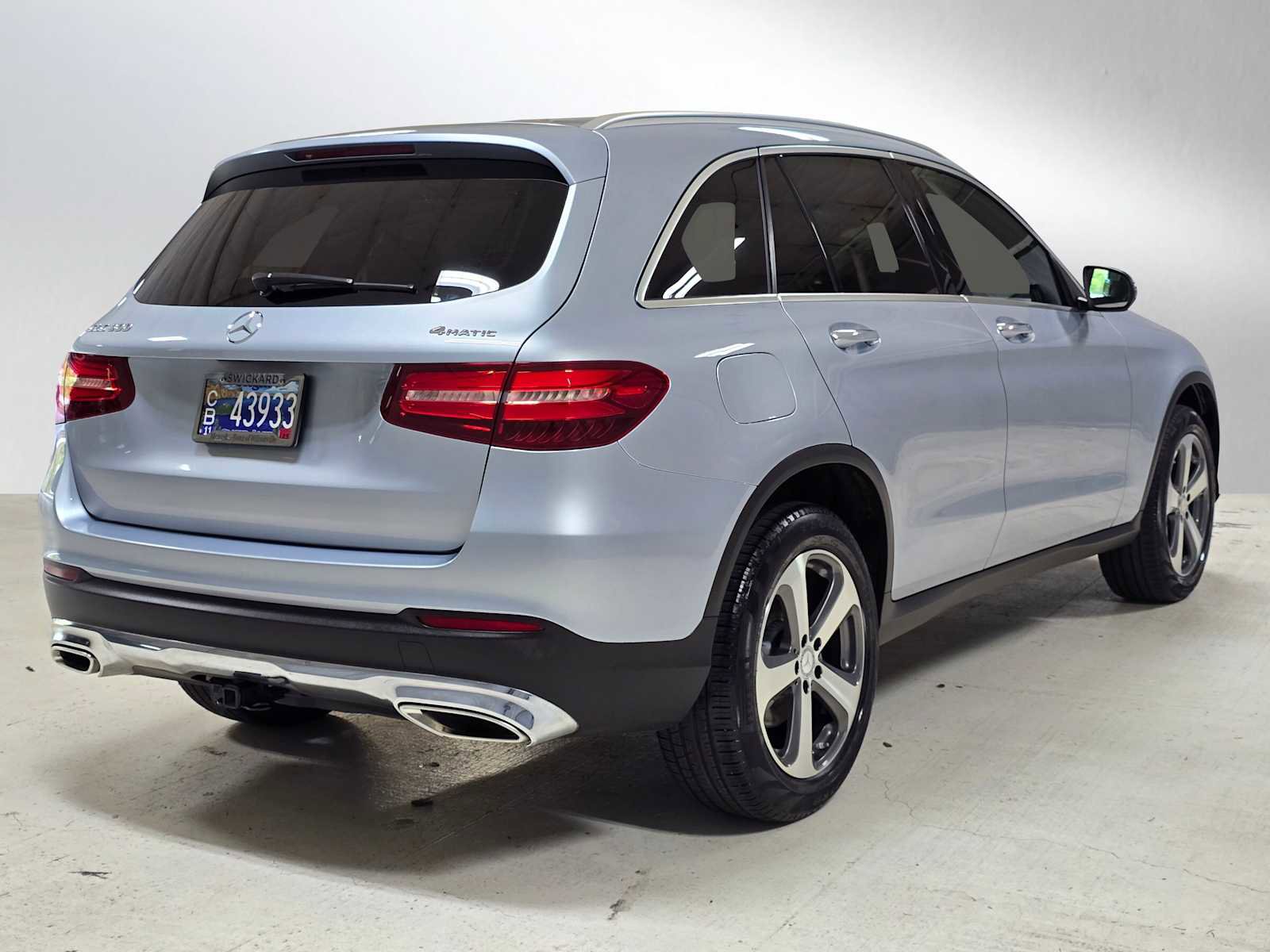 Used 2017 Mercedes-Benz GLC 300 4MATIC image 3
