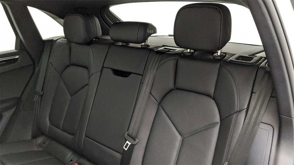 Used 2022 Porsche Macan image 39