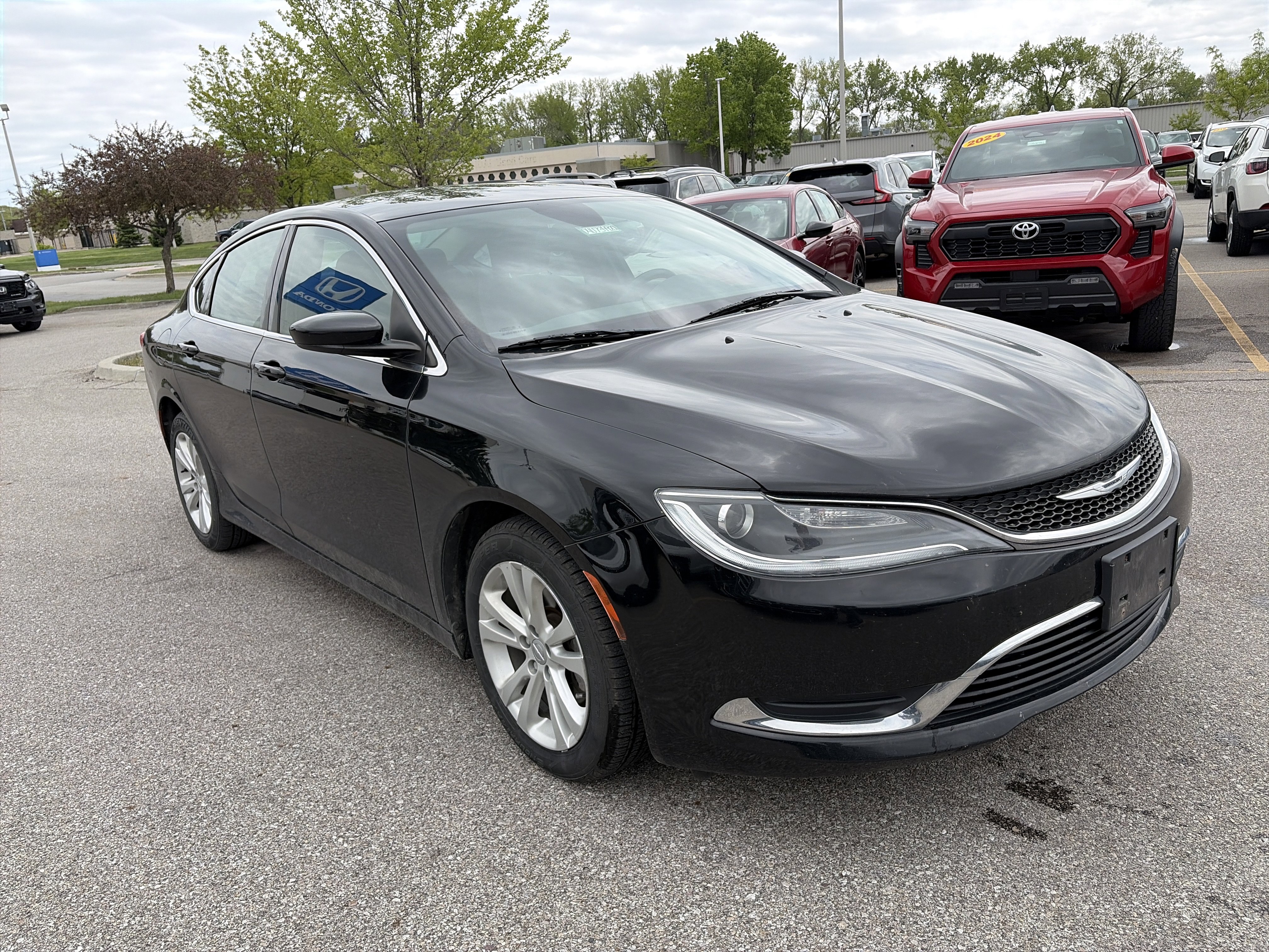 Used 2015 Chrysler 200 Limited w/ Convenience Group FWD image 3
