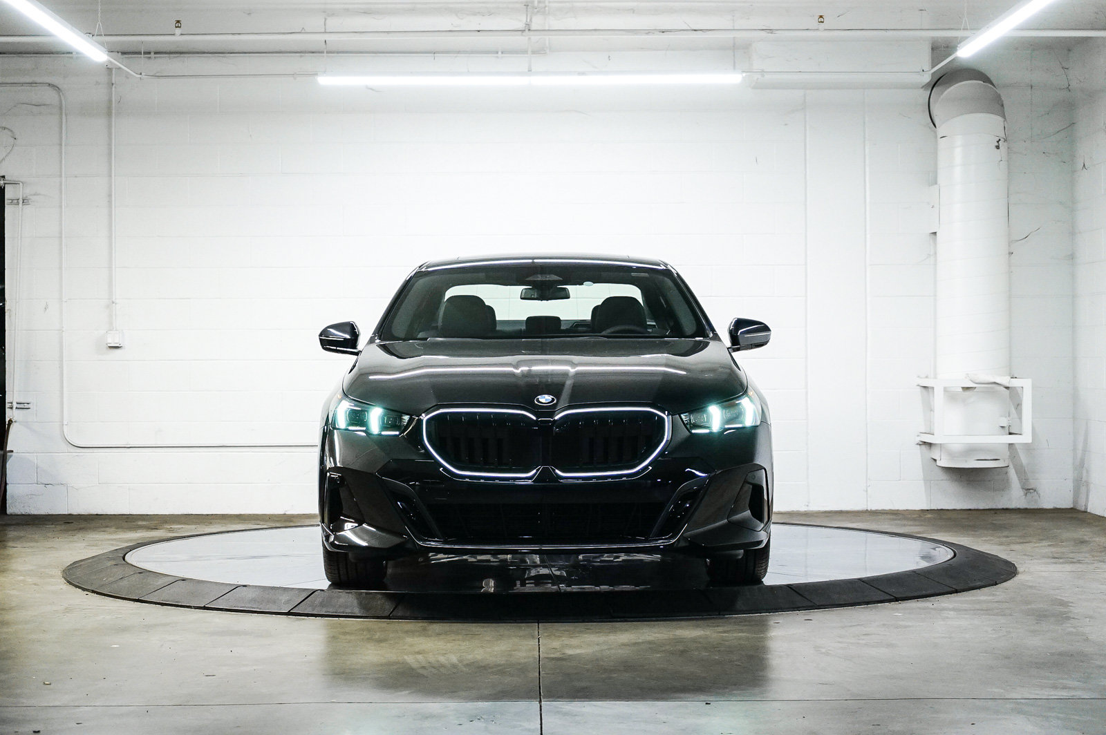 New 2027 BMW 540i xDrive w/ M Sport Package AWD/4WD image 2