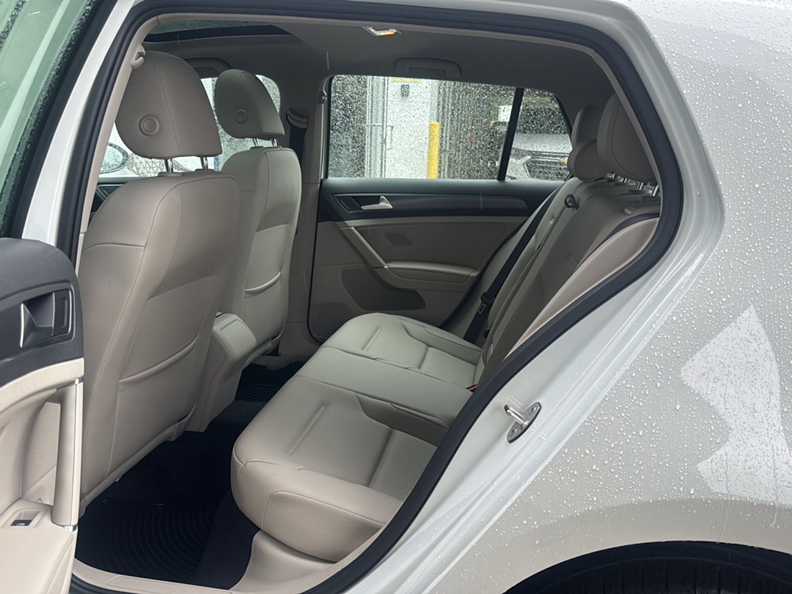 Used 2019 Volkswagen Golf SE w/ Driver Assistance Package FWD image 18