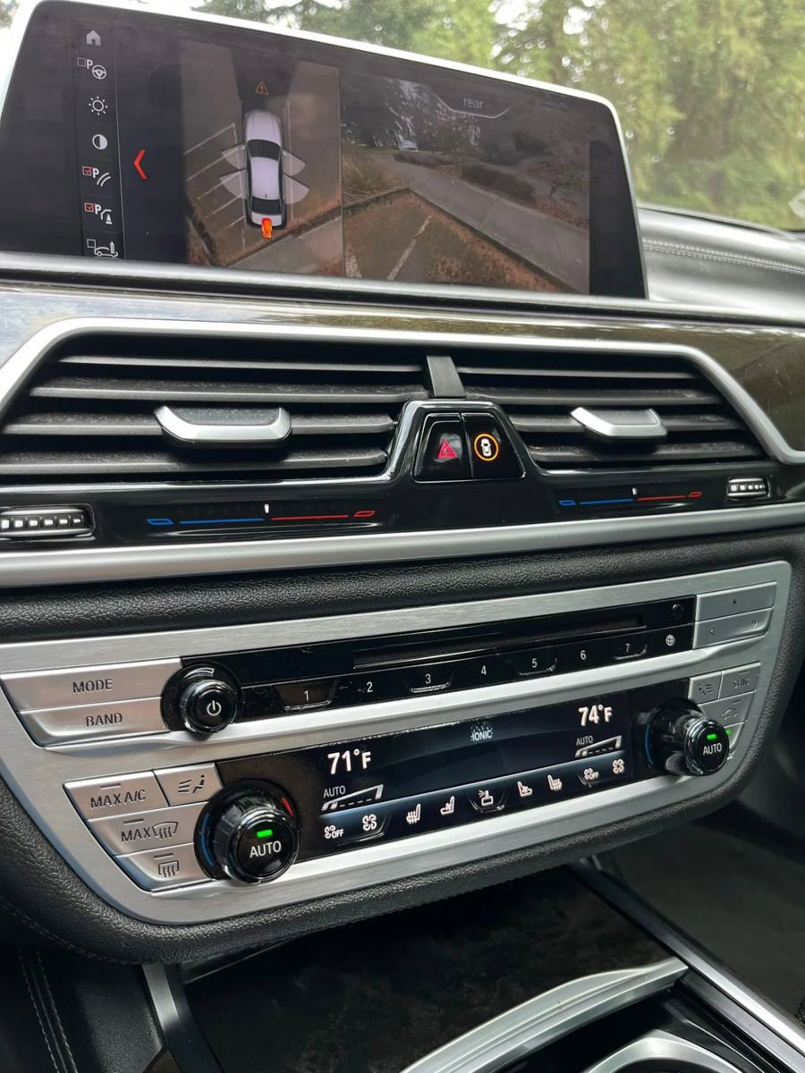 Used 2019 BMW 750i w/ Executive Package RWD image 16