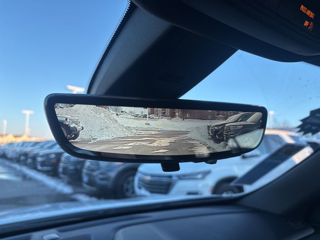 Used 2023 Chevrolet Traverse Premier image 32