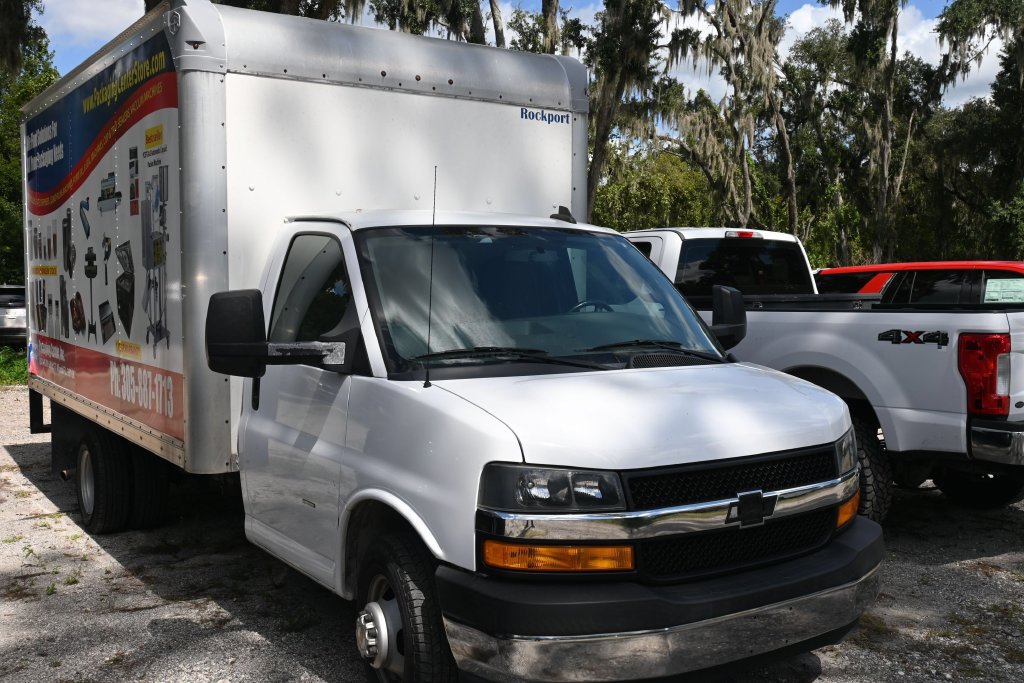 Used 2019 Chevrolet Express 3500 w/ Power Convenience Package RWD image 3