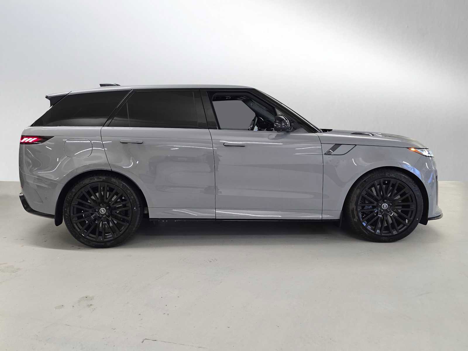 New 2025 Land Rover Range Rover Sport SV Edition Two image 2