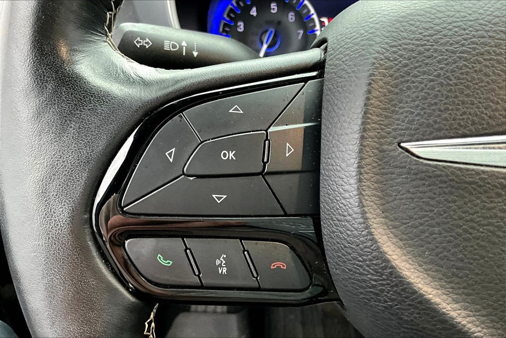Used 2021 Chrysler Pacifica Touring-L w/ Uconnect Theater Family Group AWD/4WD image 11