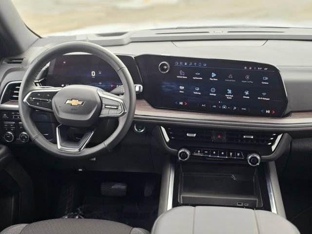 Used 2025 Chevrolet Suburban LS image 2