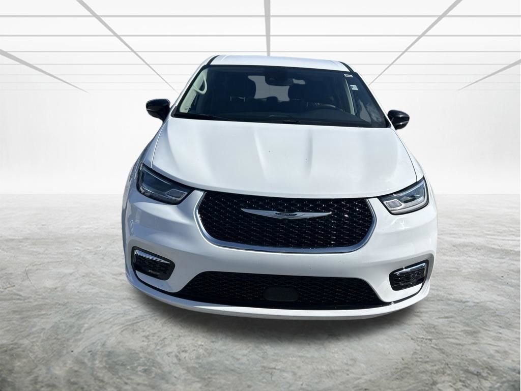 Used 2024 Chrysler Pacifica Touring-L FWD image 8