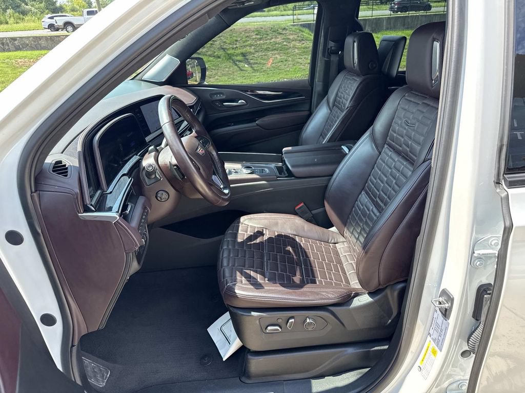 Certified 2023 Cadillac Escalade Sport Platinum w/ LPO, ONYX Package AWD/4WD image 8