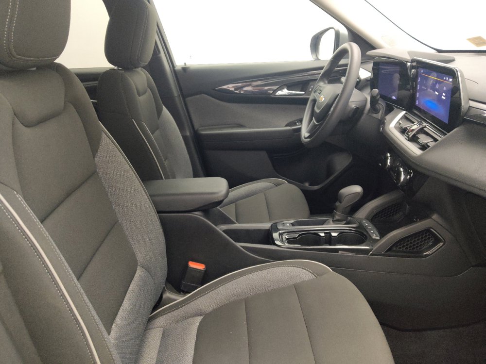 Used 2025 Chevrolet TrailBlazer LT AWD/4WD image 21