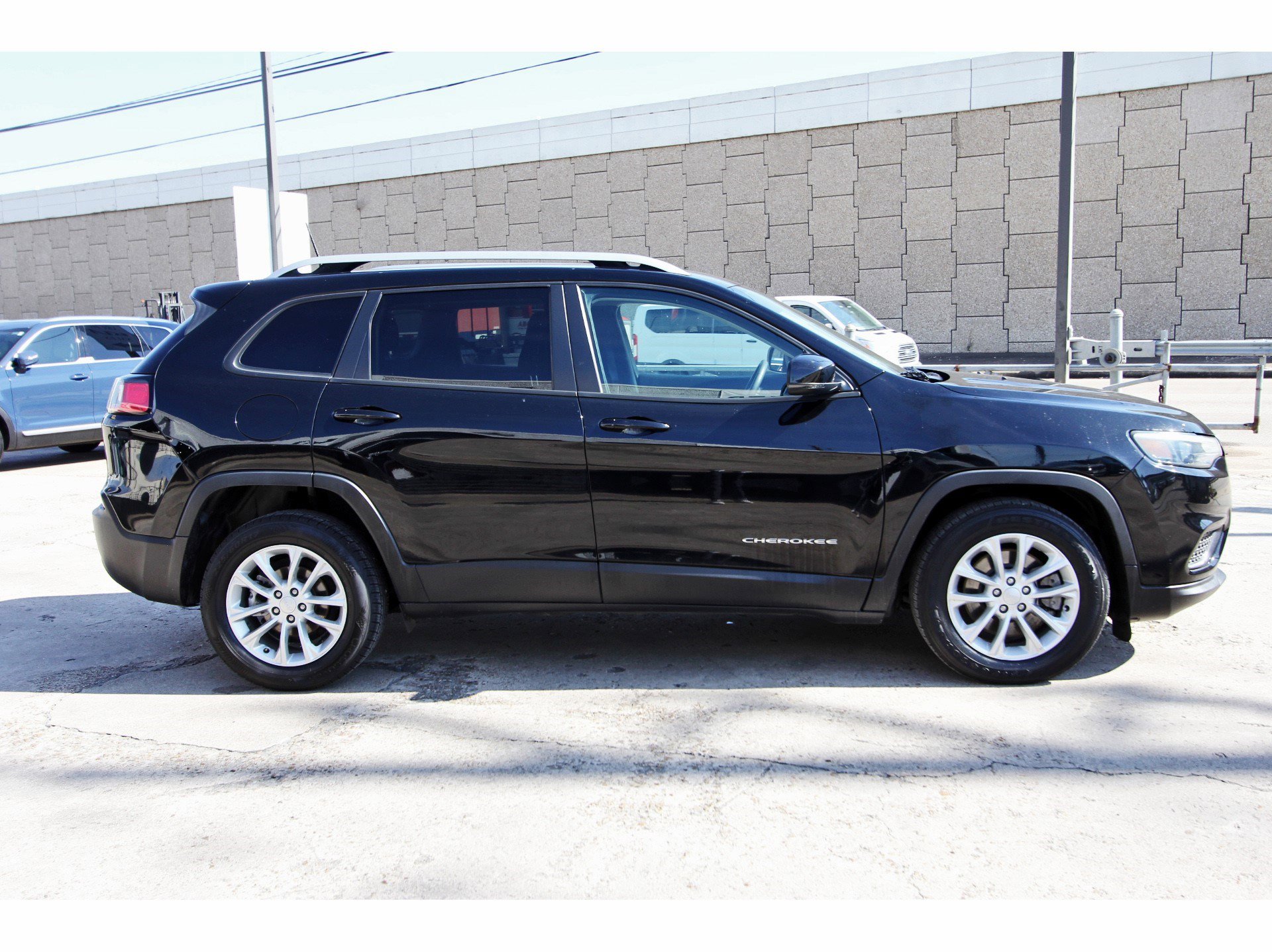 Used 2021 Jeep Cherokee Latitude FWD image 8