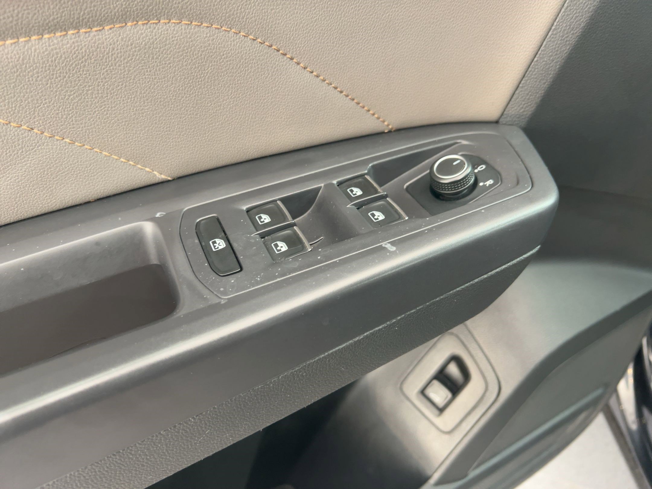 Used 2021 Volkswagen Atlas SE image 13