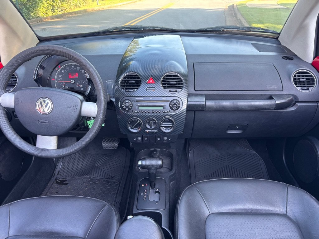 Used 2007 Volkswagen Beetle Convertible w/ Package 1 FWD image 4