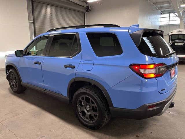Used 2025 Honda Pilot TrailSport image 5