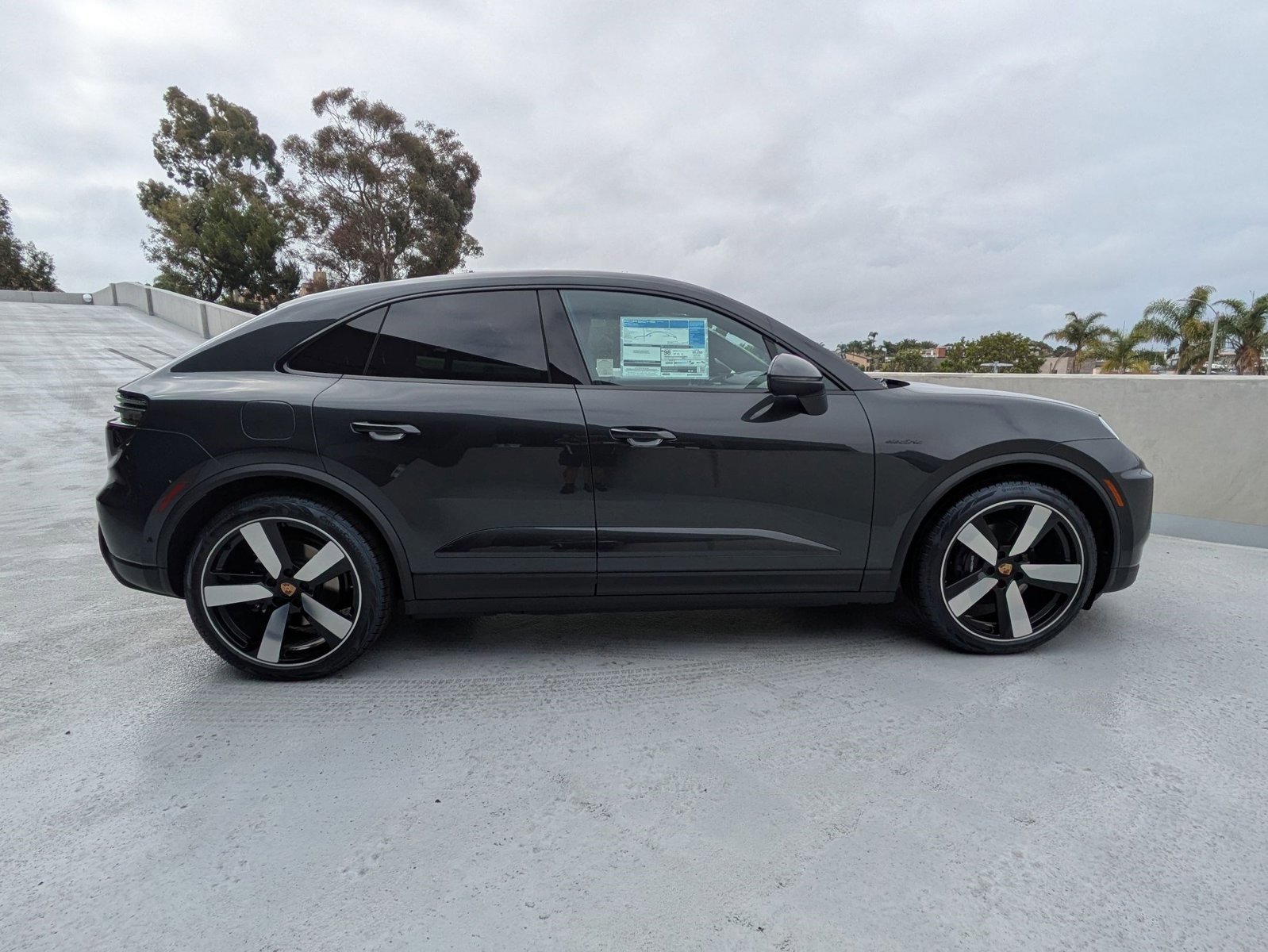 New 2025 Porsche Macan 4 Electric image 8