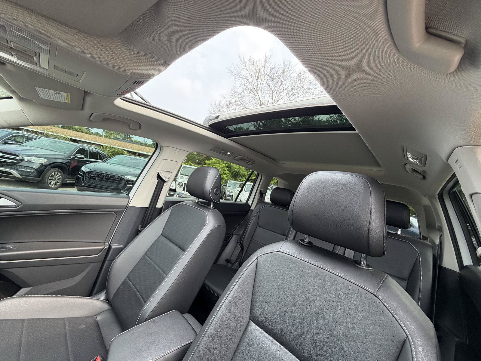 Used 2021 Volkswagen Tiguan SEL AWD/4WD image 18