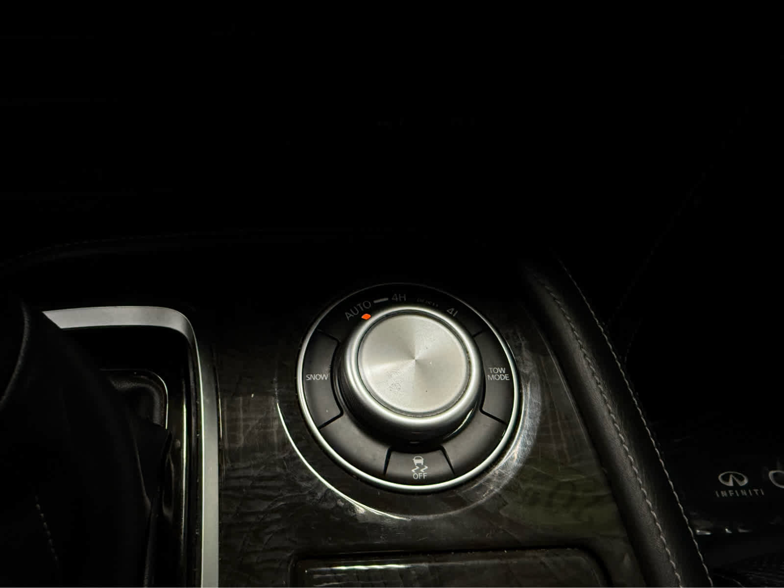 Used 2024 INFINITI QX80 Luxe w/ Cargo Package image 19