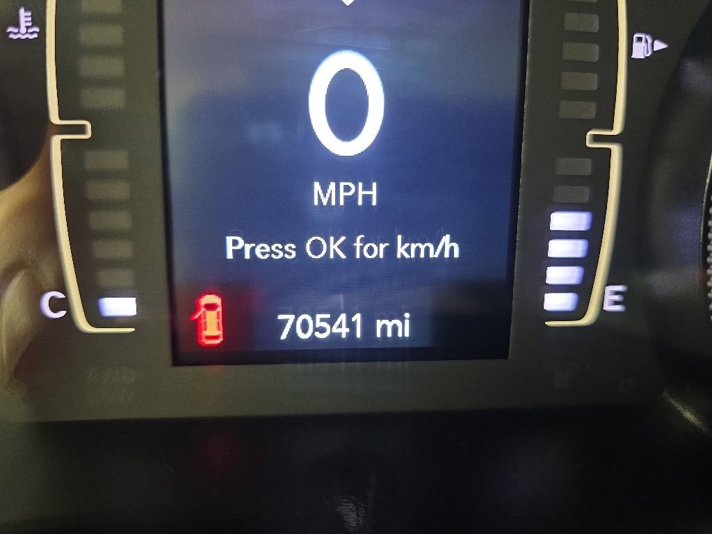 Used 2019 Jeep Cherokee Latitude Plus w/ Comfort/Convenience Group AWD/4WD image 15