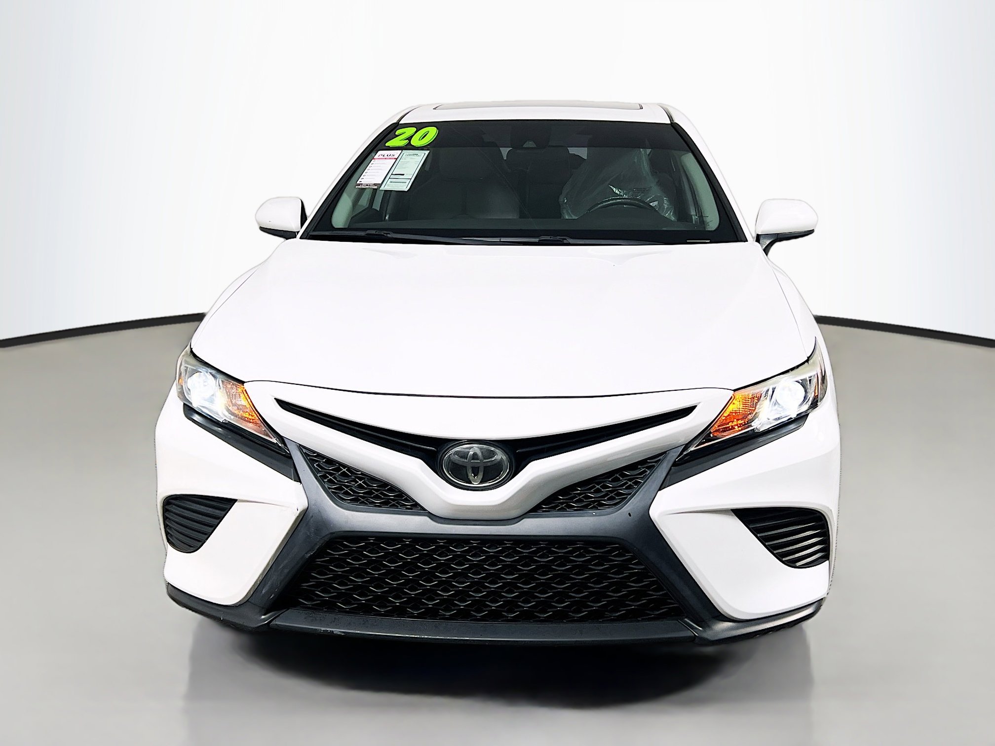 Used 2020 Toyota Camry SE FWD image 11