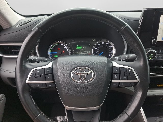 Used 2024 Toyota Highlander XLE AWD/4WD image 23
