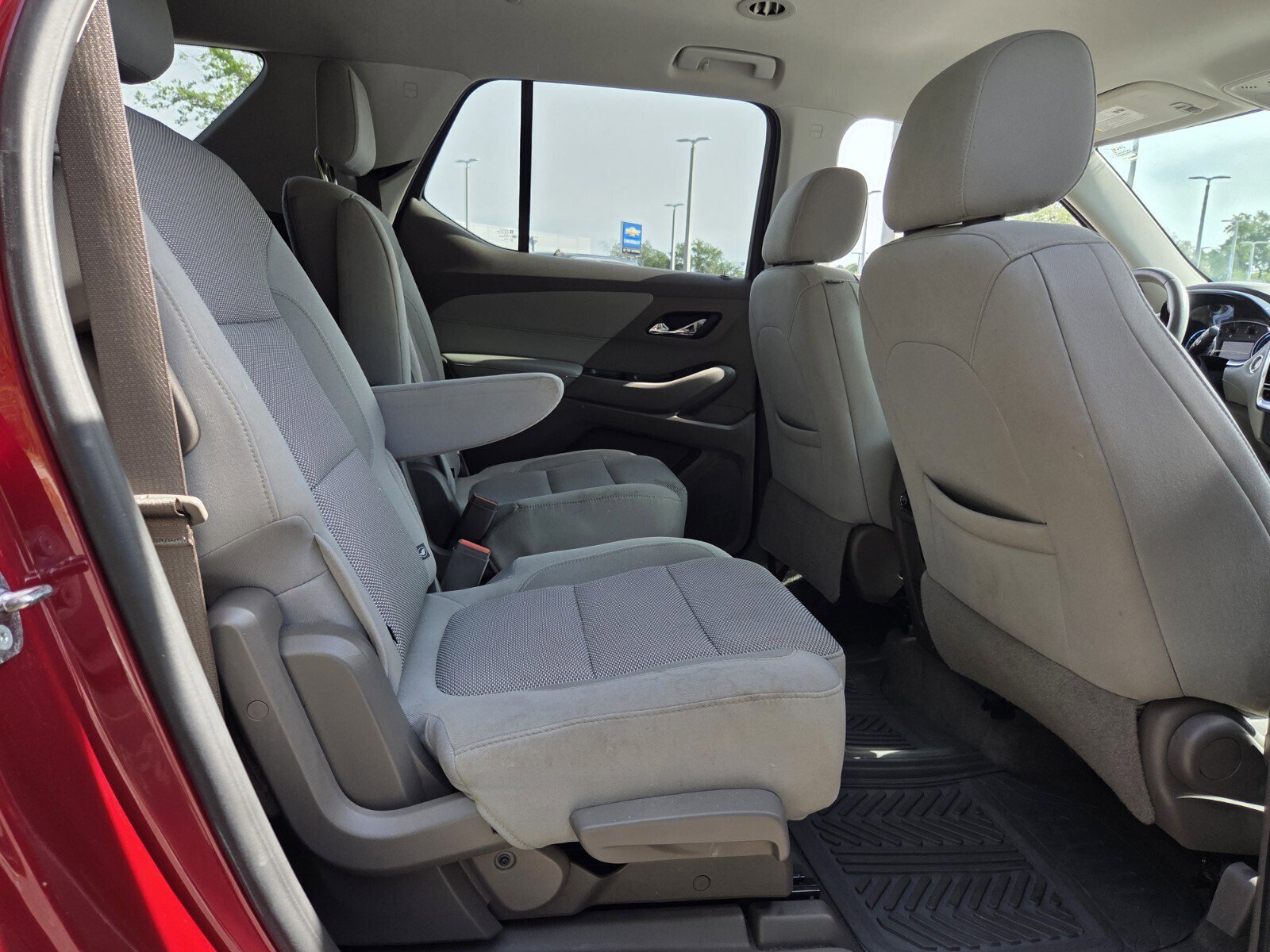 Used 2018 Chevrolet Traverse LT FWD image 19