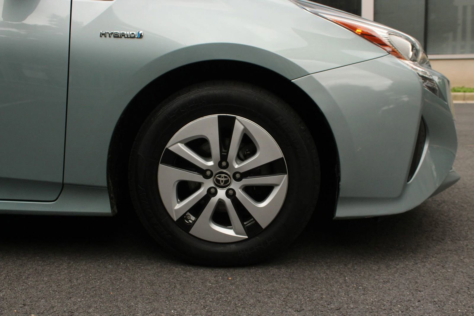 Used 2017 Toyota Prius Three FWD image 4