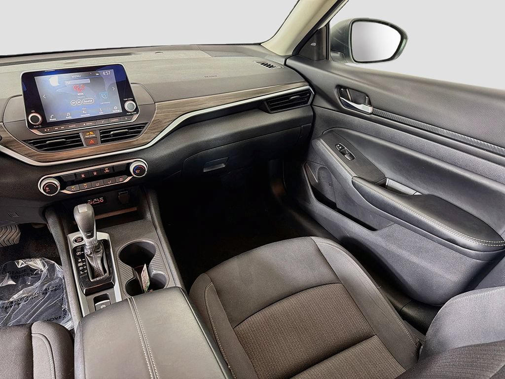 Used 2025 Nissan Altima 2.5 SV AWD/4WD image 25