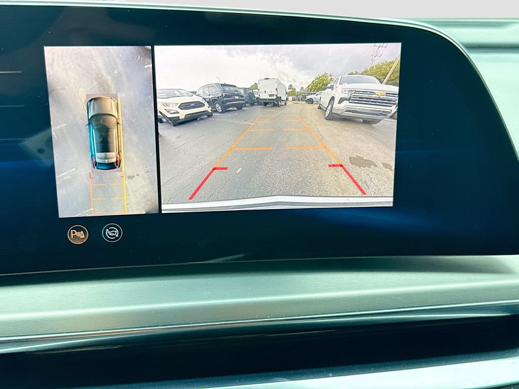 Used 2023 Cadillac Lyriq AWD image 15