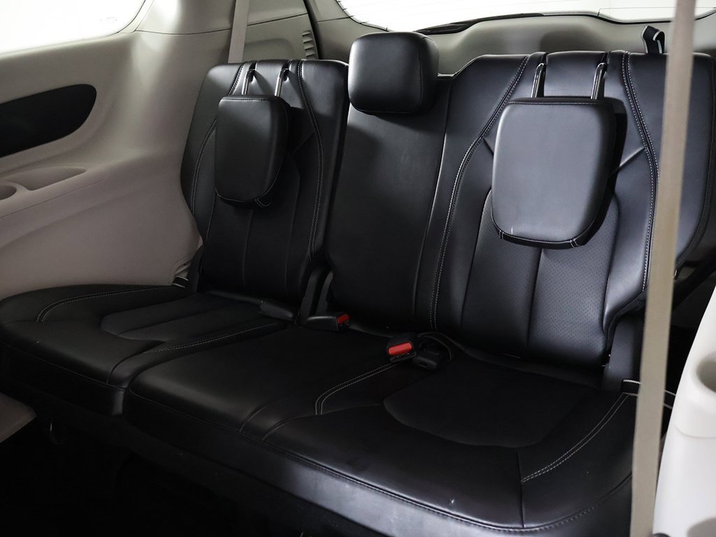 Used 2024 Chrysler Pacifica Touring-L image 33