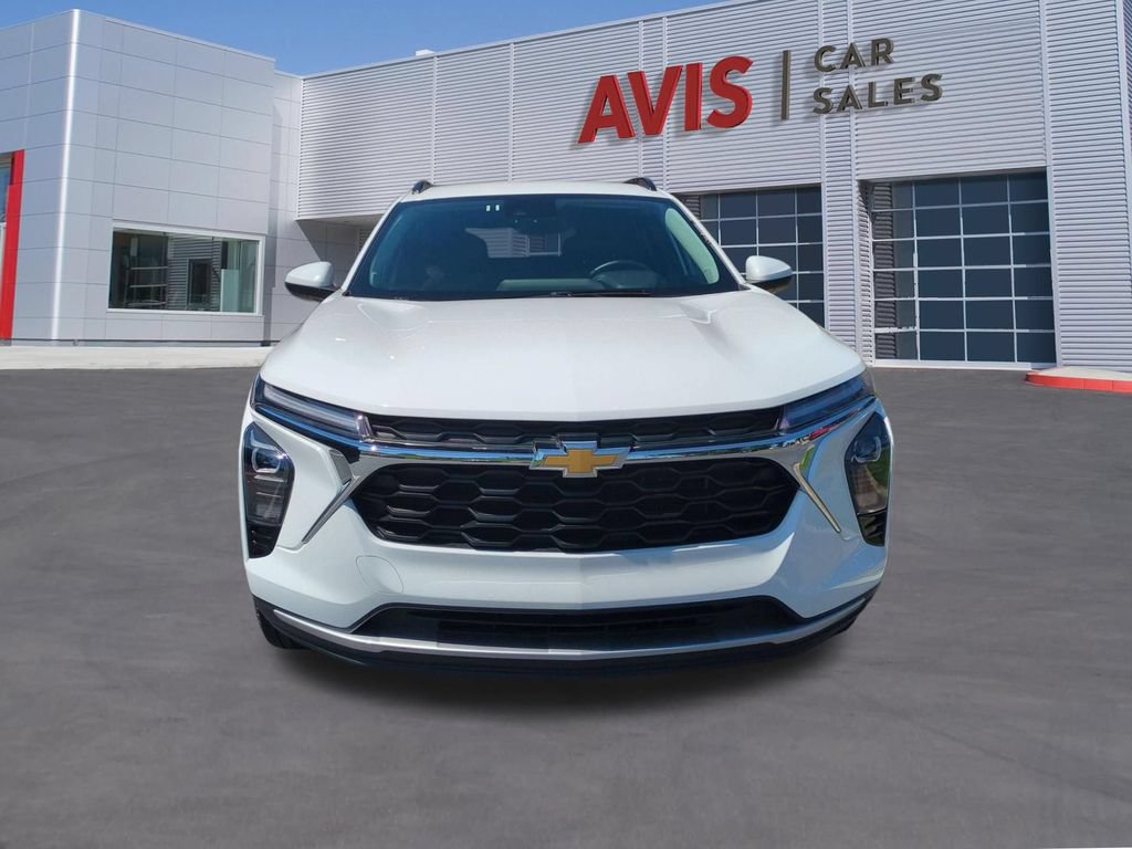 Used 2025 Chevrolet Trax LT w/ LT Convenience Package FWD image 2