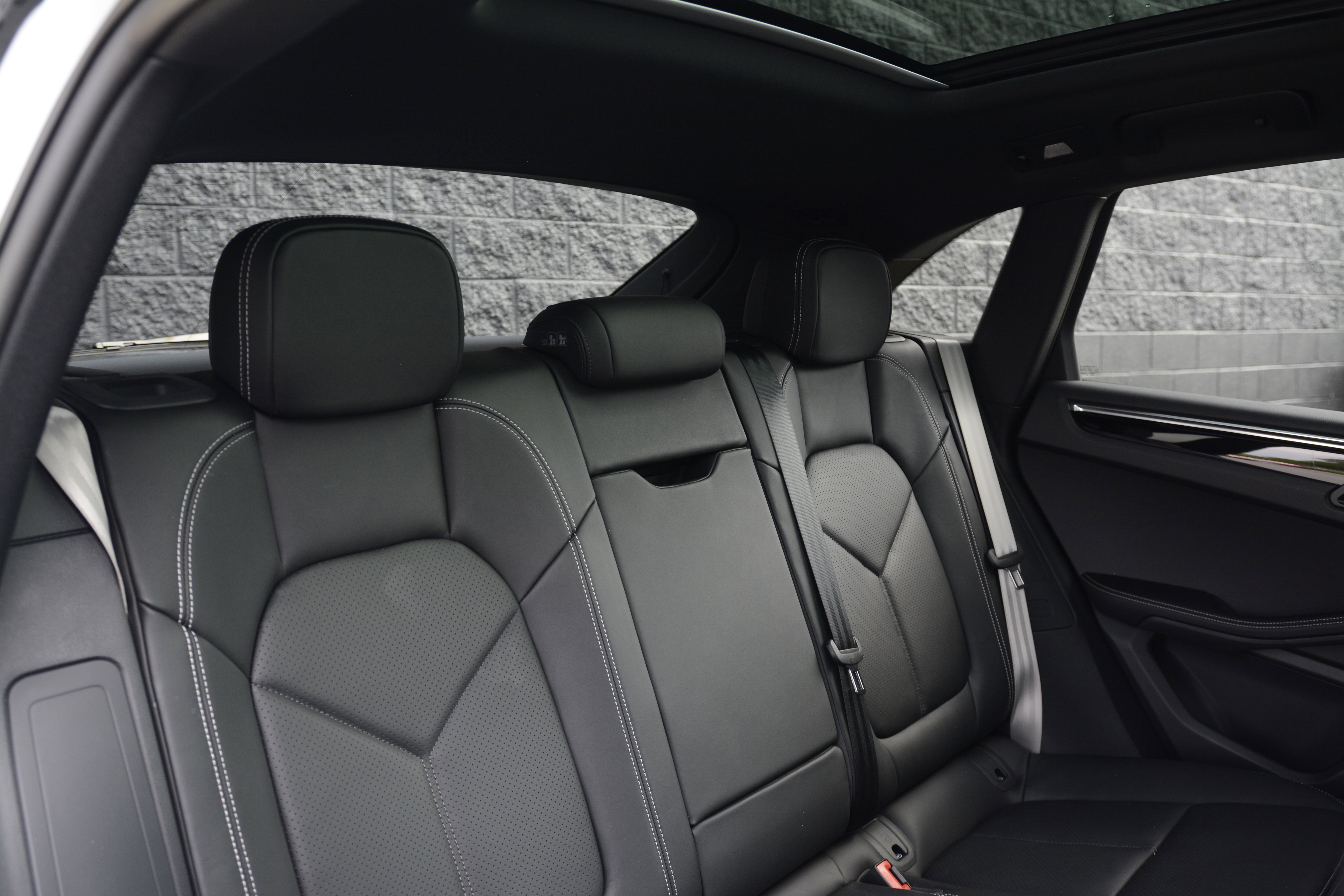 Certified 2026 Porsche Macan AWD/4WD image 35