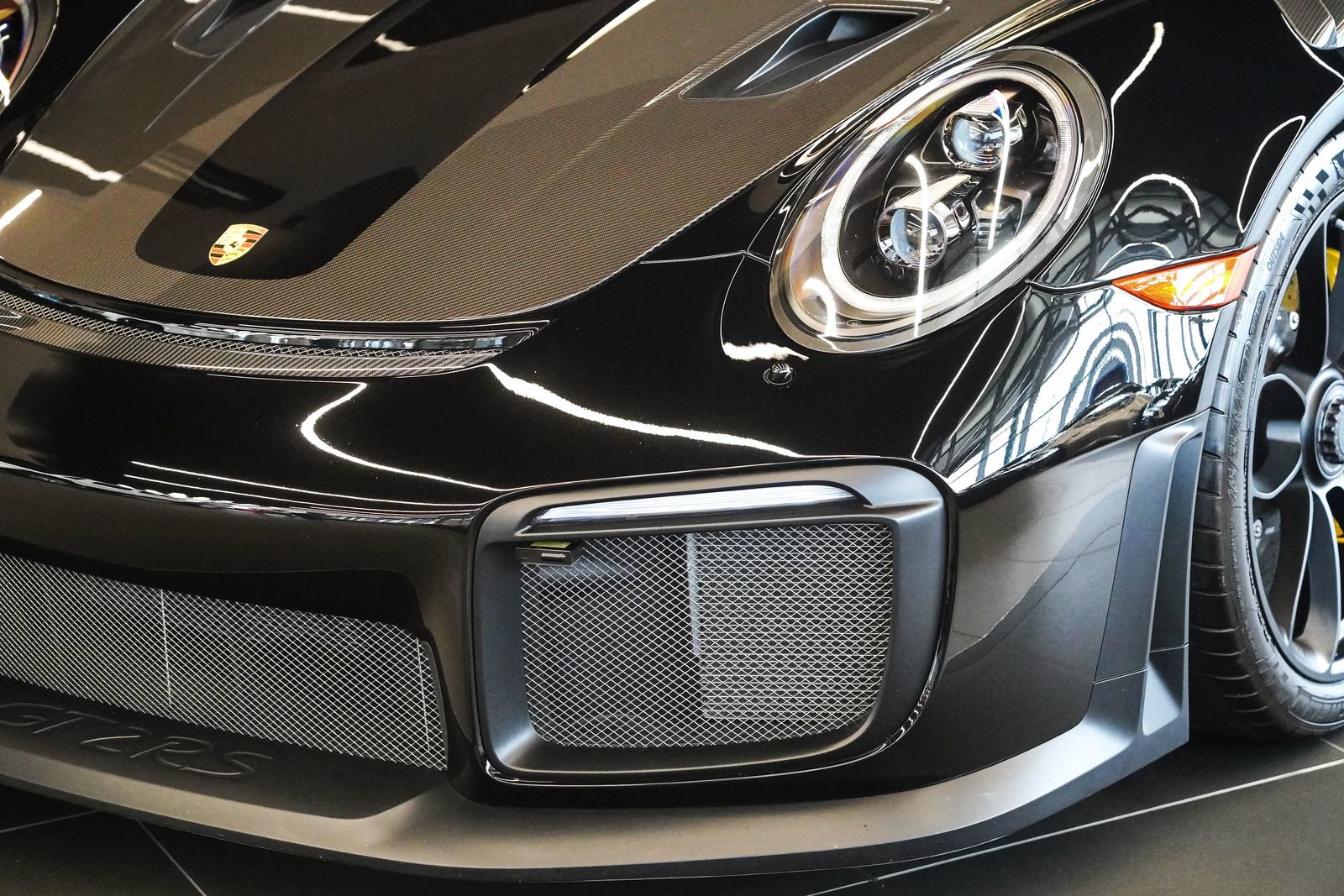 Used 2018 Porsche 911 GT2 RS w/ Weissach Package RWD image 6