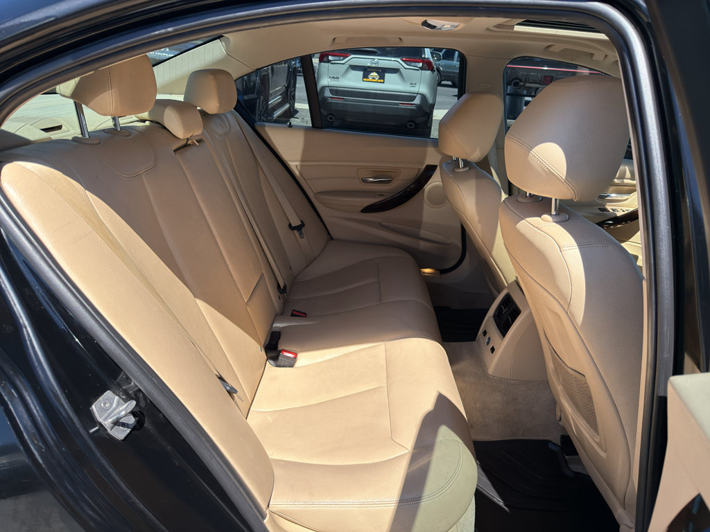 Used 2016 BMW 320i xDrive Sedan AWD/4WD image 15