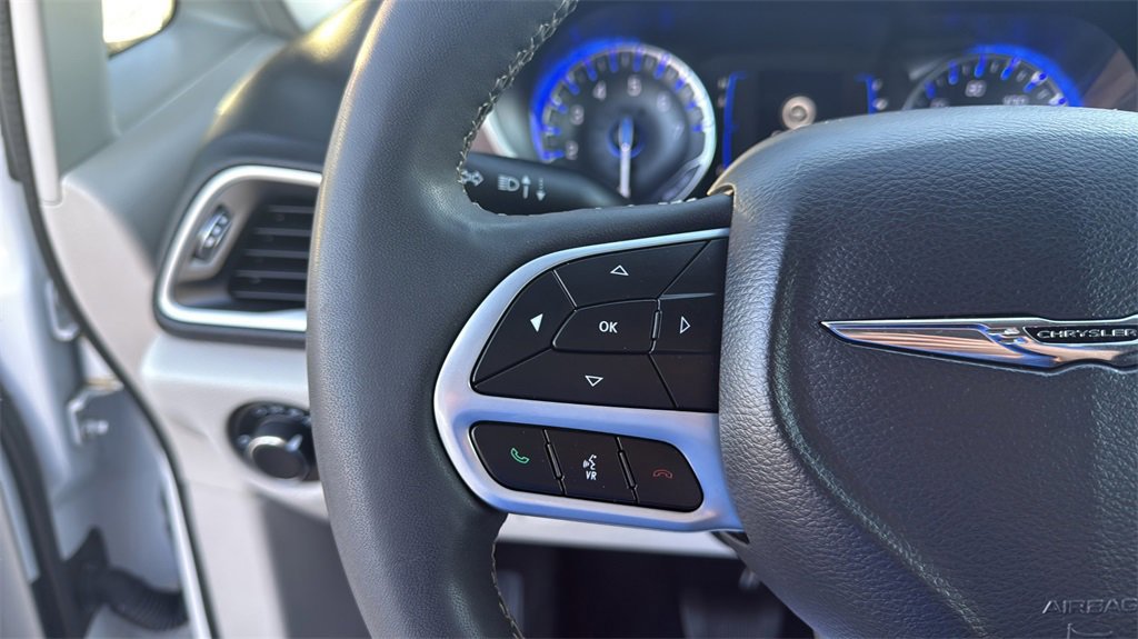 Used 2022 Chrysler Voyager LX image 24