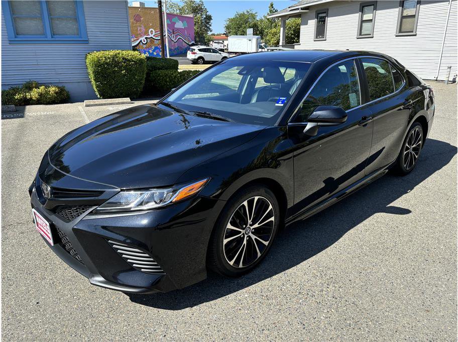 Used 2019 Toyota Camry SE image 3